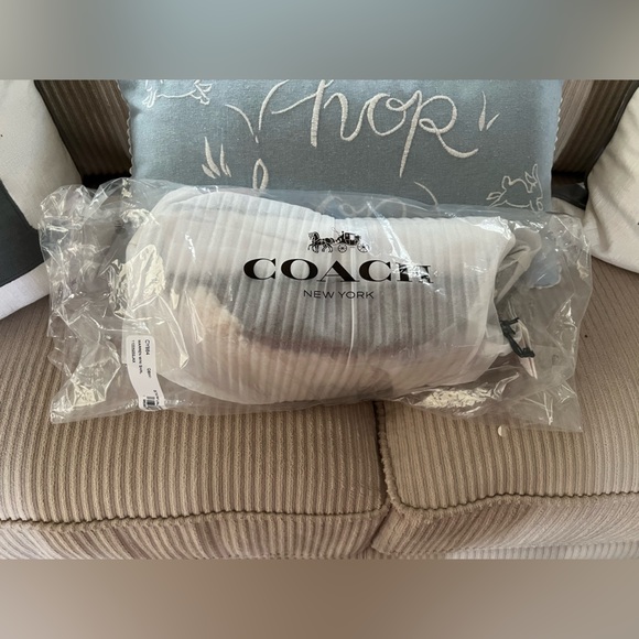 Coach Warren Mini Belt Bag In Signature Canvas nwt in packaging - Picture 4 of 7